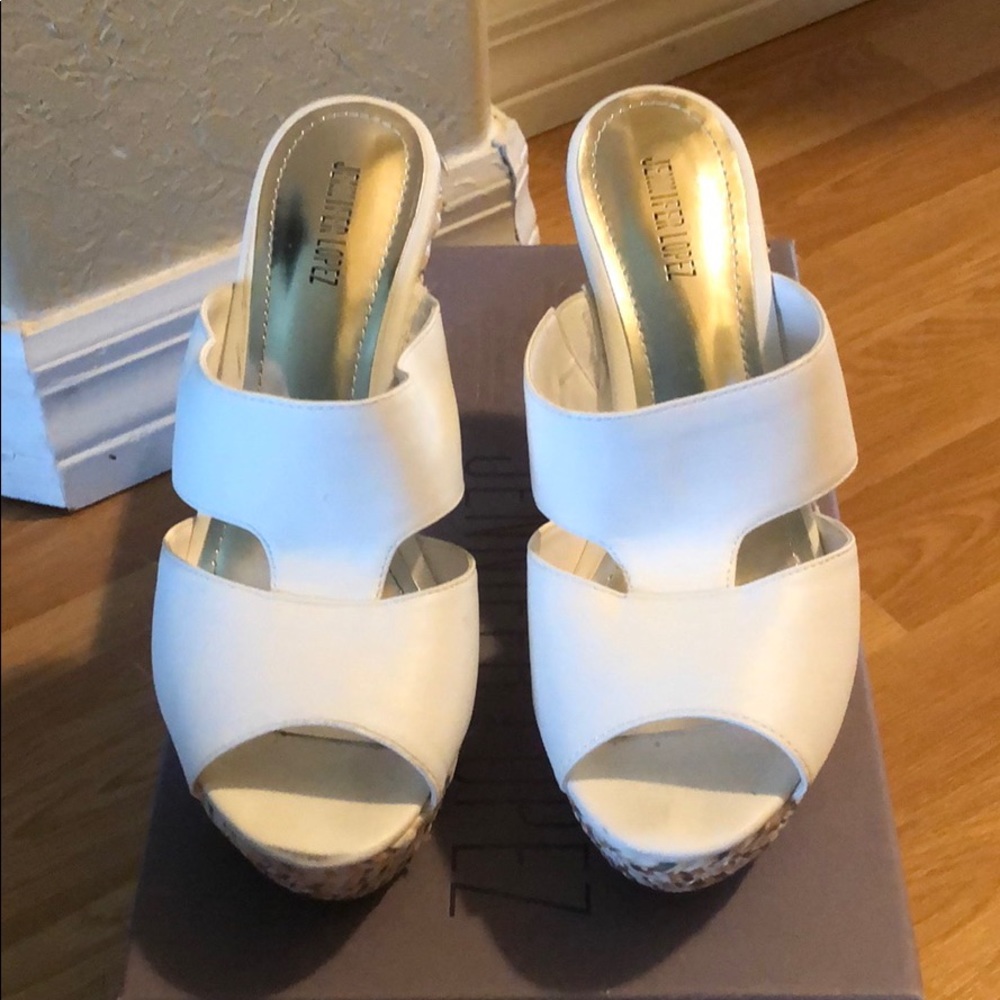 Jennifer Lopez white platform shoes